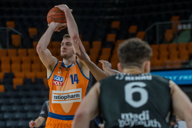 而字母哥则 而字母哥则